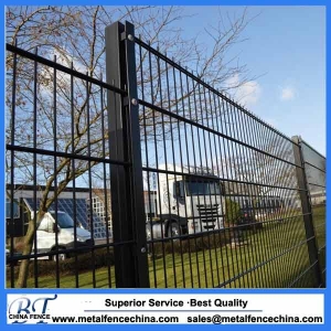 Double wire mesh fence