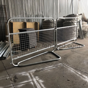 Hot dipped galvanized met barriers